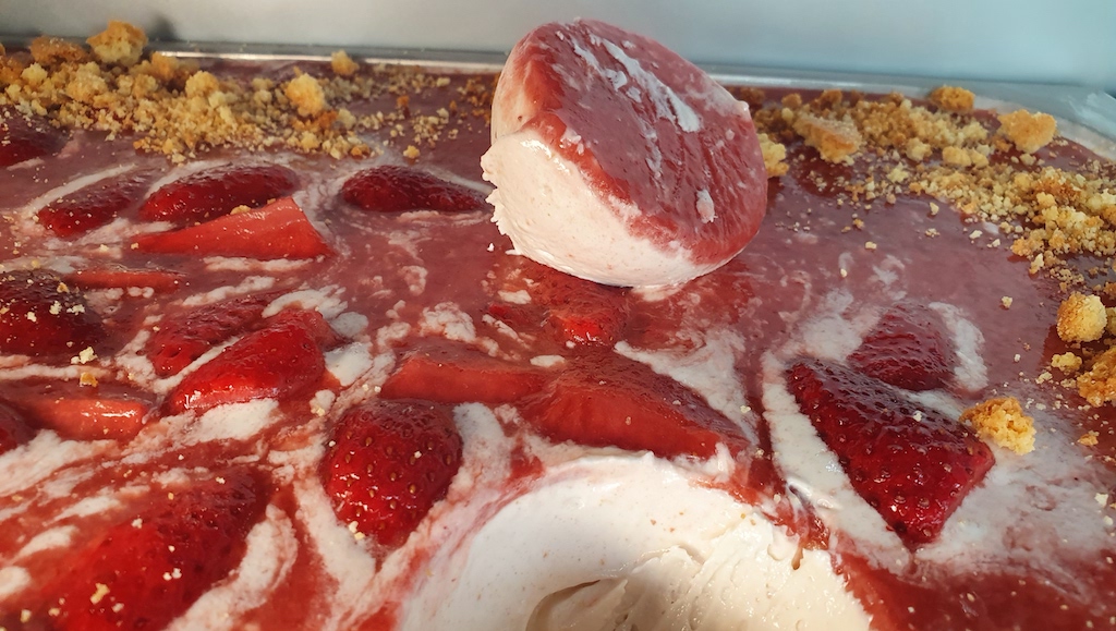 Eis-Trends 2020 Kaesekuchen-Erdbeer