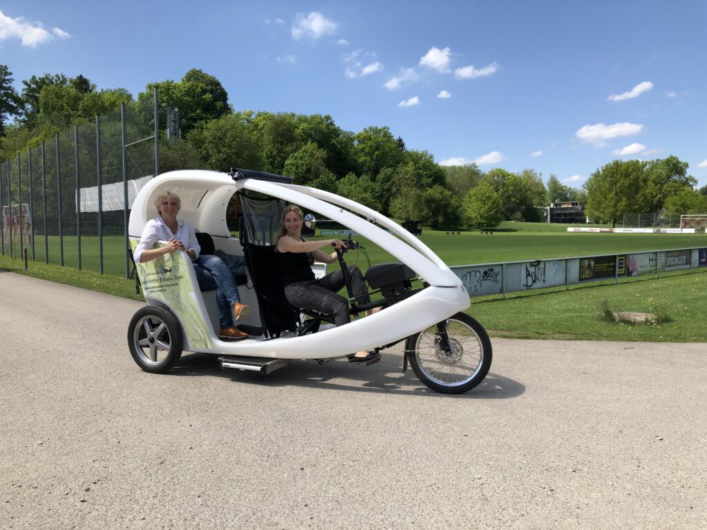 Die Schondorfer Rikscha bietet umweltfreundliche Mobilität im Ort