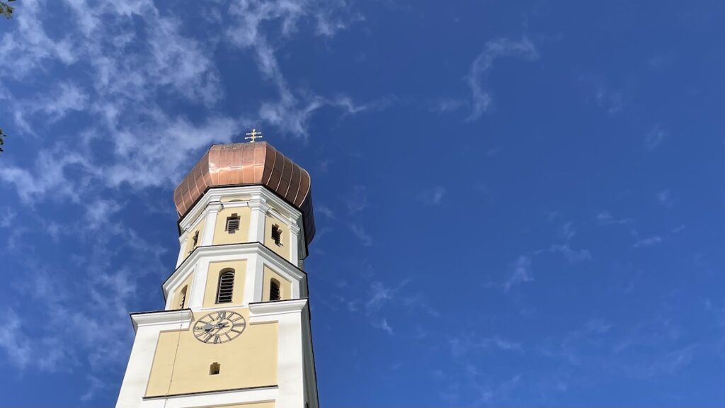 Turm der Kirche St. Anna mit renovierter Kuppel