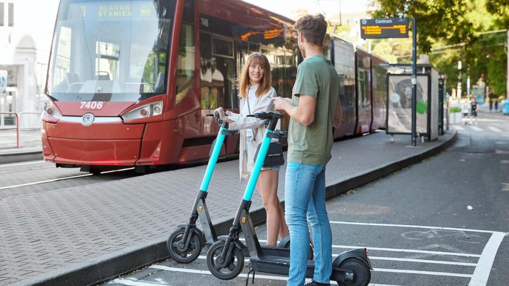 Über die Mobilitätsapp Moby können auch die E-Scooter von Tier genutzt werden