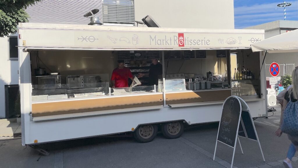 Die Markt Rôtisserie auf dem Schondorfer Wochenmarkt