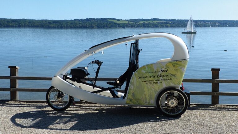 Die Schondorfer Fahrrad-Rikscha vor dem Ammersee