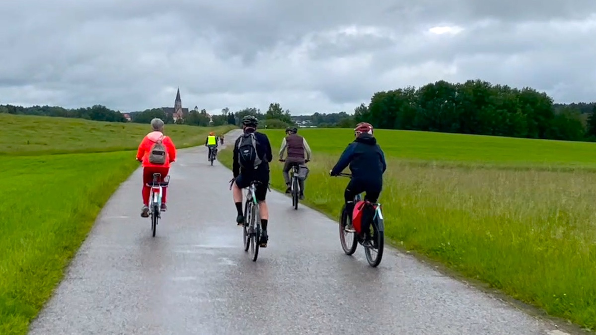 Radfahrer auf dem Weg nach St. Ottilien: Stadtradeln Auftakt 2024